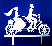 Svadobný zápich - mladomanželia na bicykli (Biela)