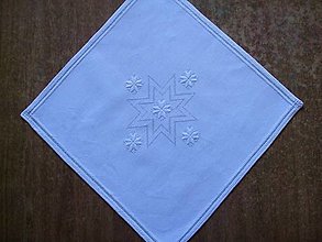 Úžitkový textil - Ručne vyšívaná vianočná dečka PN1 štvorec  43 x 43 cm - 12323893_