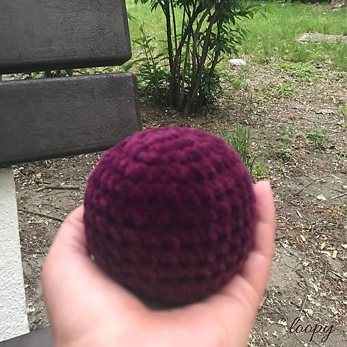 Hračky - Mäkká detská loptička / obvod 27 cm (Vínovočevená) - 12324863_