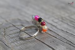 Prstene - pestrofarebný prsteň s transparentnými ♥ - 12328488_