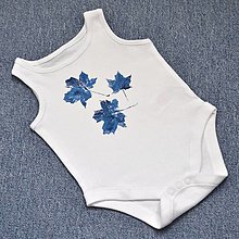 Detské oblečenie - Dětské body s modrým javorovými listy 3-6 měs. 11748020 - 12329011_
