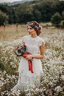 Šaty - Svadobné šaty z elastickej krajky s holým chrbátom - 12329262_