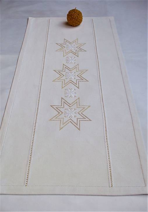 Úžitkový textil - Ručne vyšívaná vianočná dečka PN2 obdĺžnik  85 x 40 cm - 12333124_