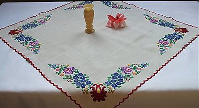 Úžitkový textil - Ručne vyšívaná dečka "Šariš" Š2 štvorec  75 x 75 cm - 12334387_
