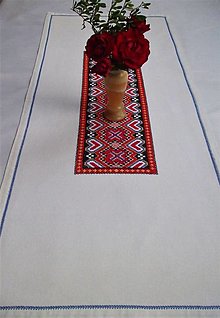 Úžitkový textil - Ručne vyšívaná dečka "Zemplín" Z1 obdĺžnik  101 x 41 cm - 12336690_