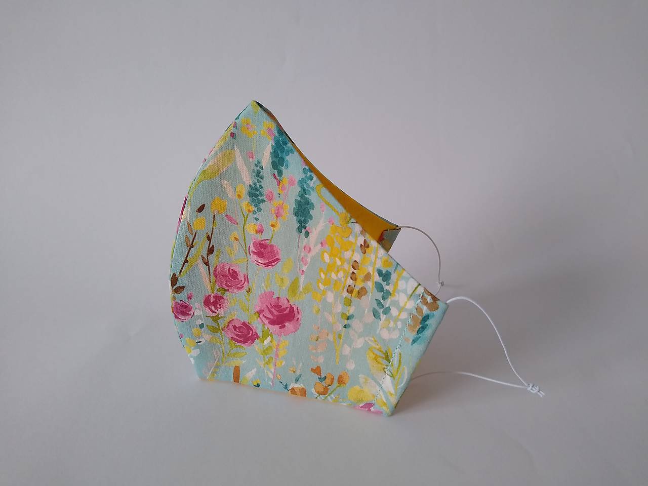 Dizajnové rúško záhon ruží tvarované dvojvrstvové