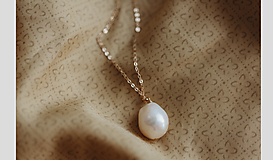 Náhrdelníky - Skutočná perla na zlatej retiazke - 12348834_