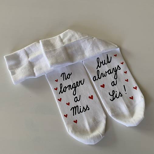 Svadobné maľované ponožky pre sestru, ktorá sa vydáva a jej manžela