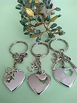 Kľúčenky - Kľúčenka srdce s príveskom (chlapčenská) - 12351543_