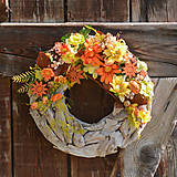Dekorácie - Jesenný veniec na drevenom podklade - 12350480_