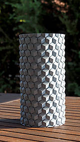 Dekorácie - Váza so vzorom včelieho plástu a metalickým efektom / Štýlový a geometrický dizajn na Váš stôl - 12369553_