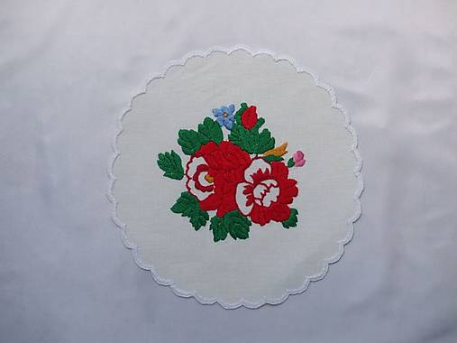 Úžitkový textil - Ručne vyšívaná dečka PS24 kruh  priemer 21 cm - 12371832_