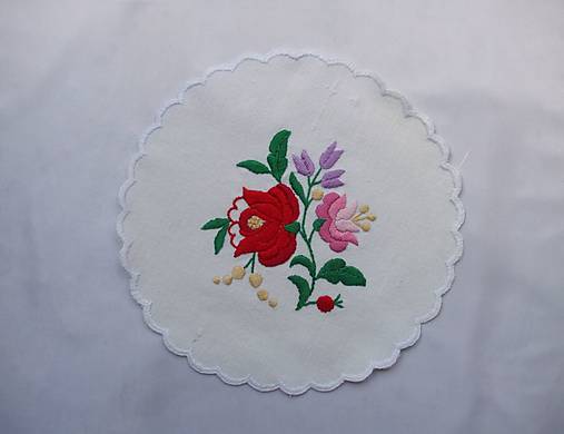 Úžitkový textil - Ručne vyšívaná dečka PS25 kruh  priemer 21 cm - 12371838_