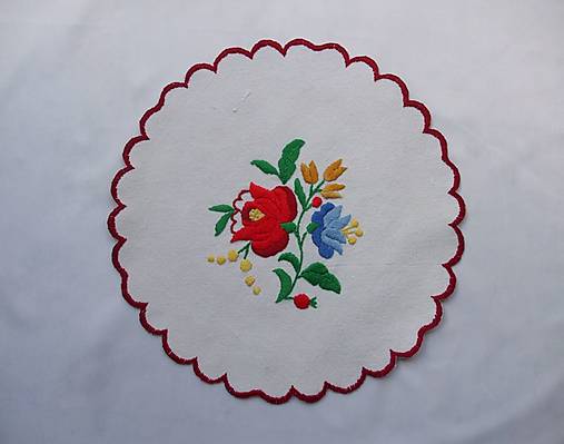Úžitkový textil - Ručne vyšívaná dečka PS27 kruh  priemer 25 cm - 12371863_