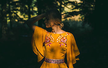 Šaty - Žlté vyšívané šaty Podpoľanie - 12384445_