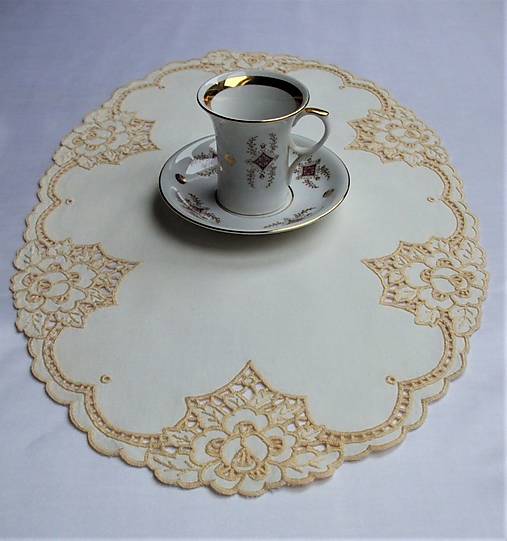 Úžitkový textil - Ručne vyšívaná dečka richelieu R14 ovál  56 x 36 cm - 12383979_