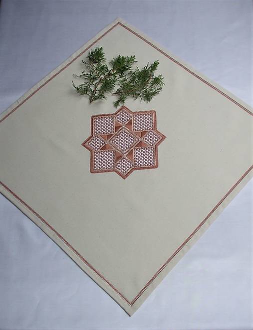 Úžitkový textil - Ručne vyšívaná dečka výrez V4 štvorec 62 x 62 cm - 12384026_