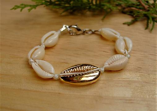 Detské doplnky - Detský náramok z kauri mušlí - 12389522_
