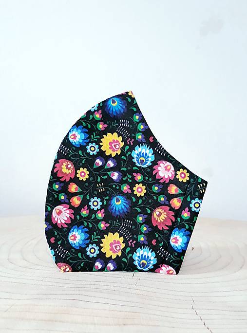  - Dizajnové tvarované 2 a 3 vrstvové ochranné rúško -  100% bavlna - kvetinové vzory 2 (drobné folk kvety na čiernej S) - 12405452_