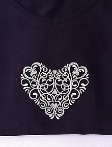 Topy, tričká, tielka - Čierne tričko so striebornou výšivkou srdce - 12412359_