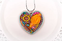 Náhrdelníky - Ručne šitý náhrdelník srdce so shibori - 12410801_