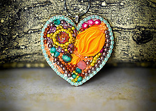 Náhrdelníky - Ručne šitý náhrdelník srdce so shibori - 12410803_