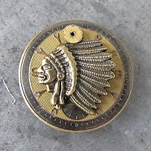 Brošne - Indiánsky náčelník na ciferníku z hodiniek, 5 - 12426622_