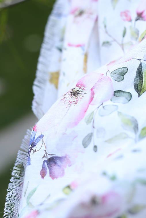 Veľká dámska elegantná šatka/pléd z exkluzívnej kvetinovej látky zo 100% ľanu "LinenRose"