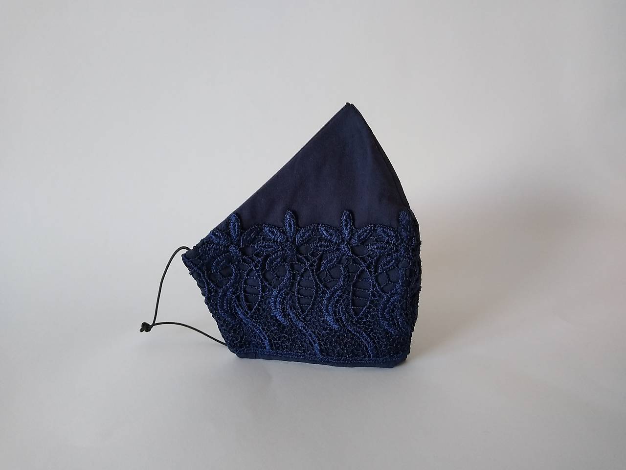 Dizajnové rúško spoločenské čipkované tvarované trojvrstvové