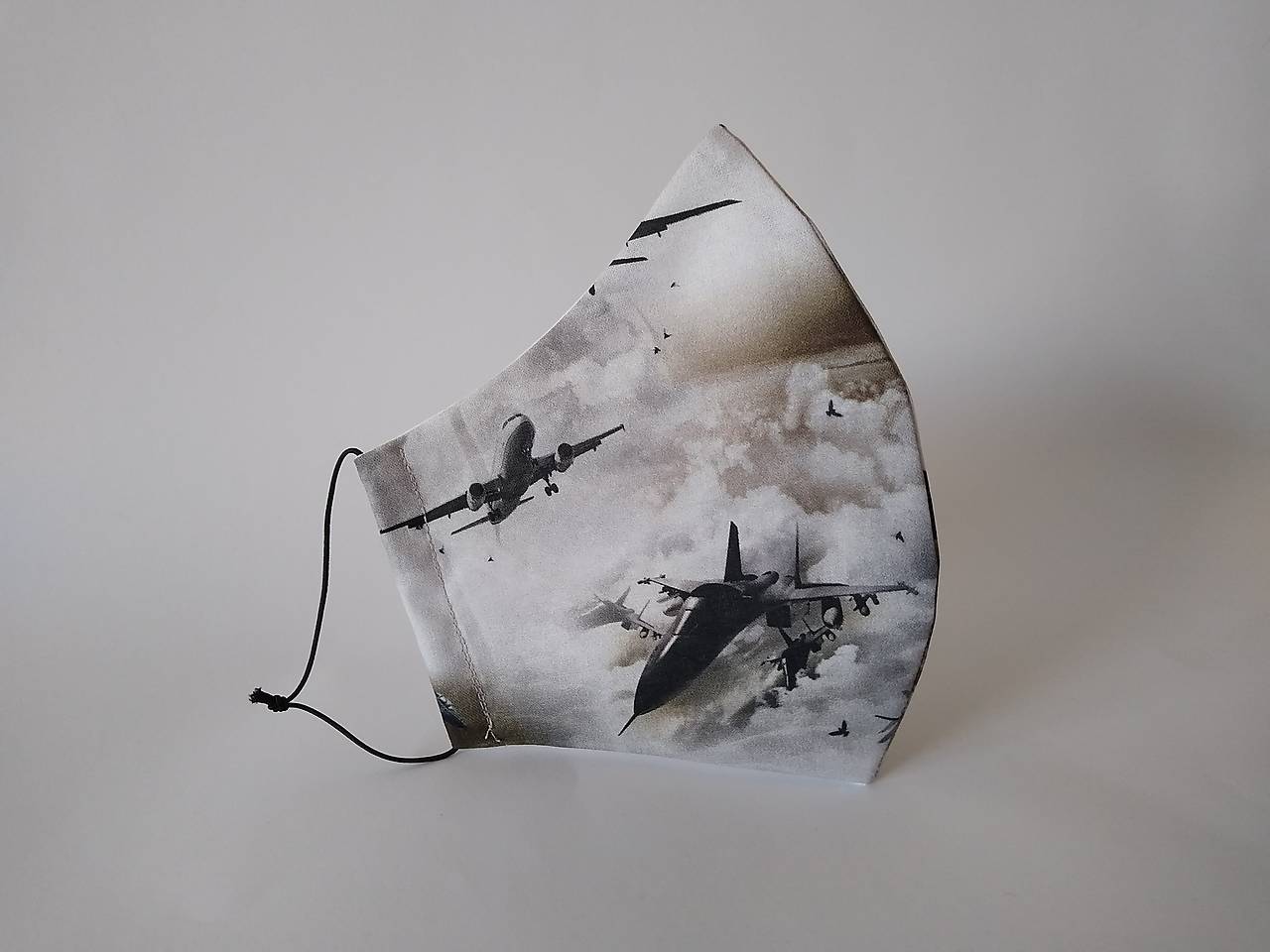 Dizajnové rúško stíhačky tvarované dvojvrstvové