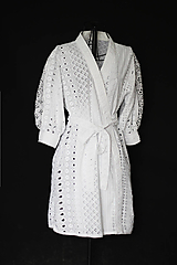 Župany - Zavinovacie kaftanové šaty z bavlnenej vyšívanej madeiry - 12433636_