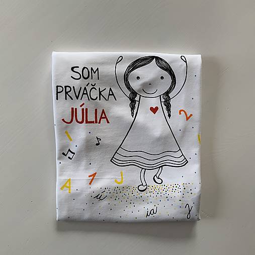Tričko s postavičkou dieťaťa a nápisom "Som prváčka (meno)"