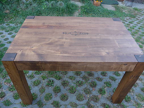 Drevený stôl - masív čerešňa, s rezbou