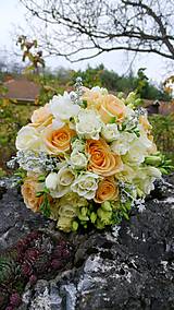 Kytice pre nevestu - Svadobná kytica z ruží a frézií - 12456047_