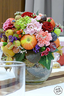 Dekorácie - Jesenný aranžmán kvetinovo-ovocný - 12457448_