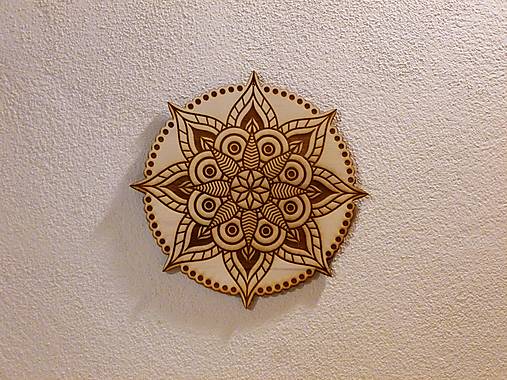 Dekorácie - Mandala na stenu "kvet" (Priemer: 20cm) - 12462615_