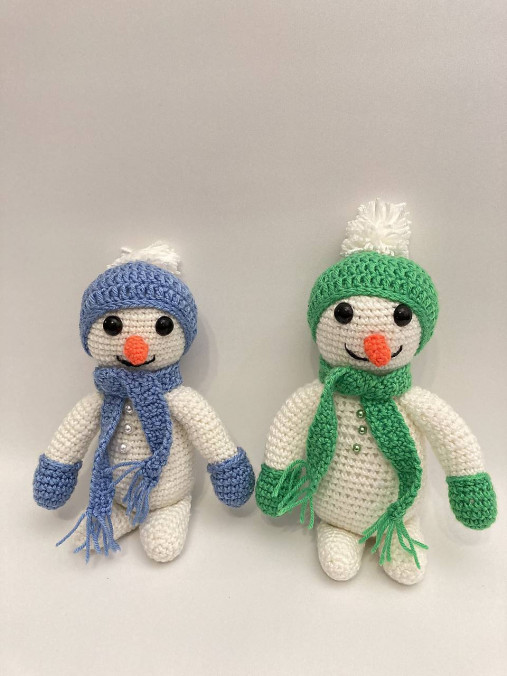 Hračky - Snehuliak háčkovaný hračka/dekorácia - 12463388_