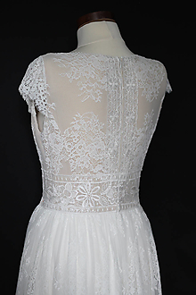 Šaty - Celokrajkové svadobné šaty  s V výstrihom - 12465229_