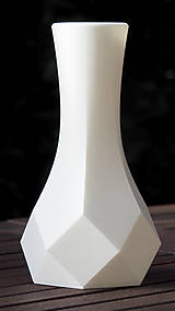 Dekorácie - Jednoduchá kosoštvorcová váza s metalickým efektom / Moderná dekorácia do domácnosti - 12468209_