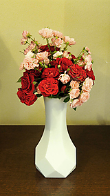 Dekorácie - Jednoduchá kosoštvorcová váza s metalickým efektom / Moderná dekorácia do domácnosti - 12468221_
