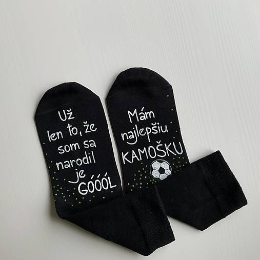Maľované čierne ponožky pre naj kamaráta futbalistu s nápisom: "Už len to, že si sa narodil je GÓÓÓL! "