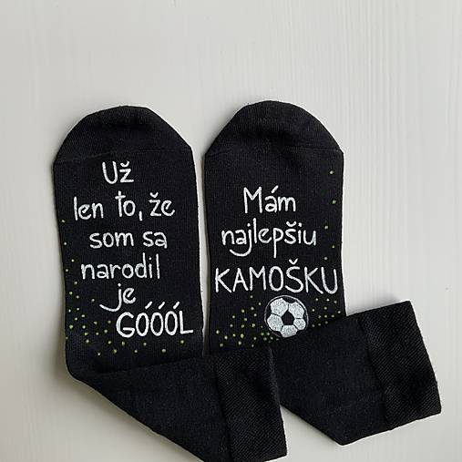 Maľované čierne ponožky pre naj kamaráta futbalistu s nápisom: "Už len to, že si sa narodil je GÓÓÓL! "