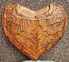 Dekorácie - Drevorezba Anjelské srdce - 12475149_