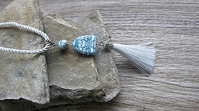 Náhrdelníky - Náhrdelník modro biely so strapcom dlhý ORIGINAL, č. 3294 - 12487031_