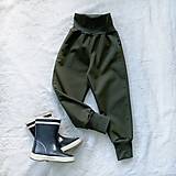 Detské oblečenie - Zimné softshellové nohavice khaki - 12497491_