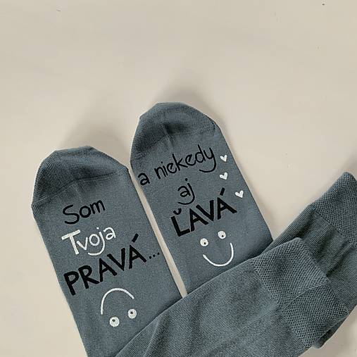 Maľované zamilované ponožky (sivé so srdiečkami)