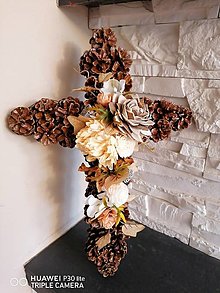 Dekorácie - Smútočný šiškový jesenný kríž 45cm - 12496472_