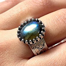 Prstene - Floral Labradorite Ring / Masívny vintage prsteň s labradoritom E006 - 12506768_