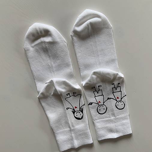 Maľované ponožky pre hrdú mamu a ešte hrdšiu babinu