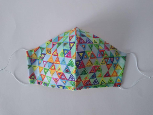 Dizajnové rúško trojuholníky farebné tvarované dvojvrstvové